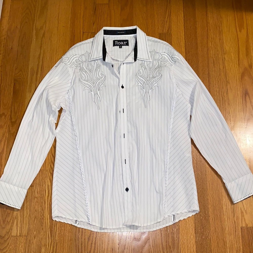 Men’s White with light grey stripes Roar Button Down Shirt Size XL